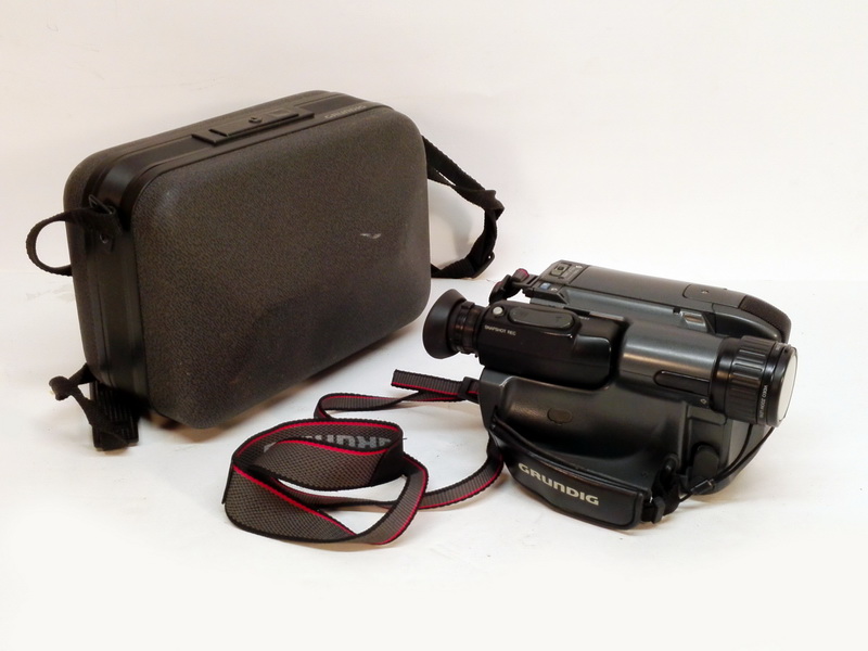 camara video grundig vhsc+funda 18x23x13 plastico 11x20x9 1u